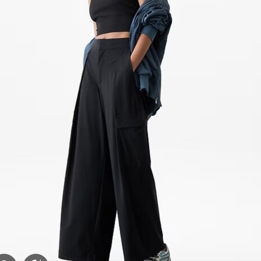 Athleta Pinnacle Cargo Wide-Leg Black Cargo Trousers Sz 12 Athletic Outdoor